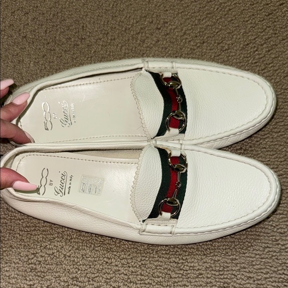 Gucci White Leather Loafers with Red and Green Accents - Picture 3 of 5
